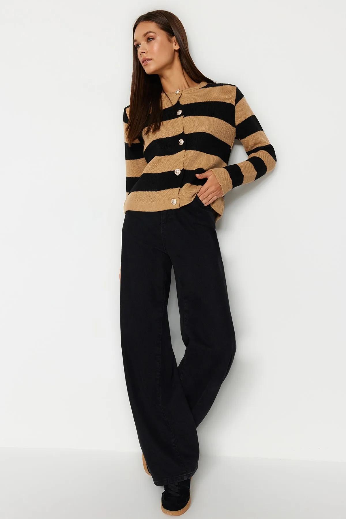 Trendyol Collection  Kamel gestreifter Basic-Strick-Cardigan TWOAW24HI00091