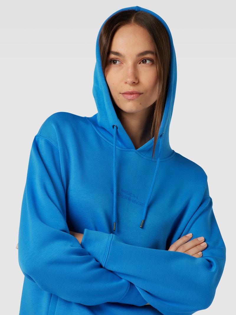 Hoodie mit Label-Print und Känguru-Tasche in blau