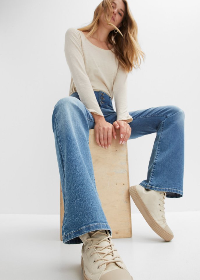 Highwaist-Schlagjeans