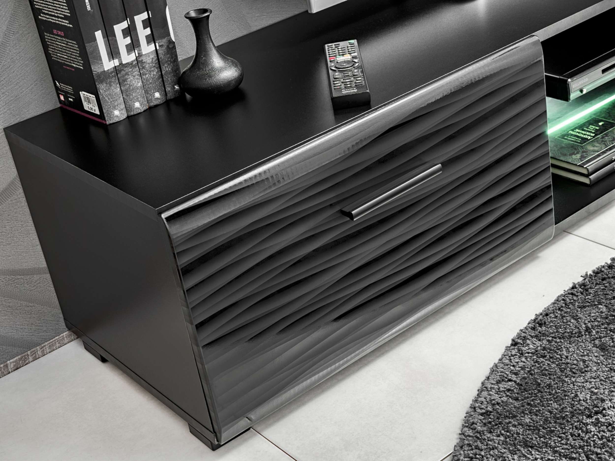 Stylefy Wohnwand Berta, (Wohnmöbel, Wohnzimmer-Set), 2×Hängevitrine, 1×Lowboard, 1×Wandregal, LED-Beleuchtung, Glaseinsatz