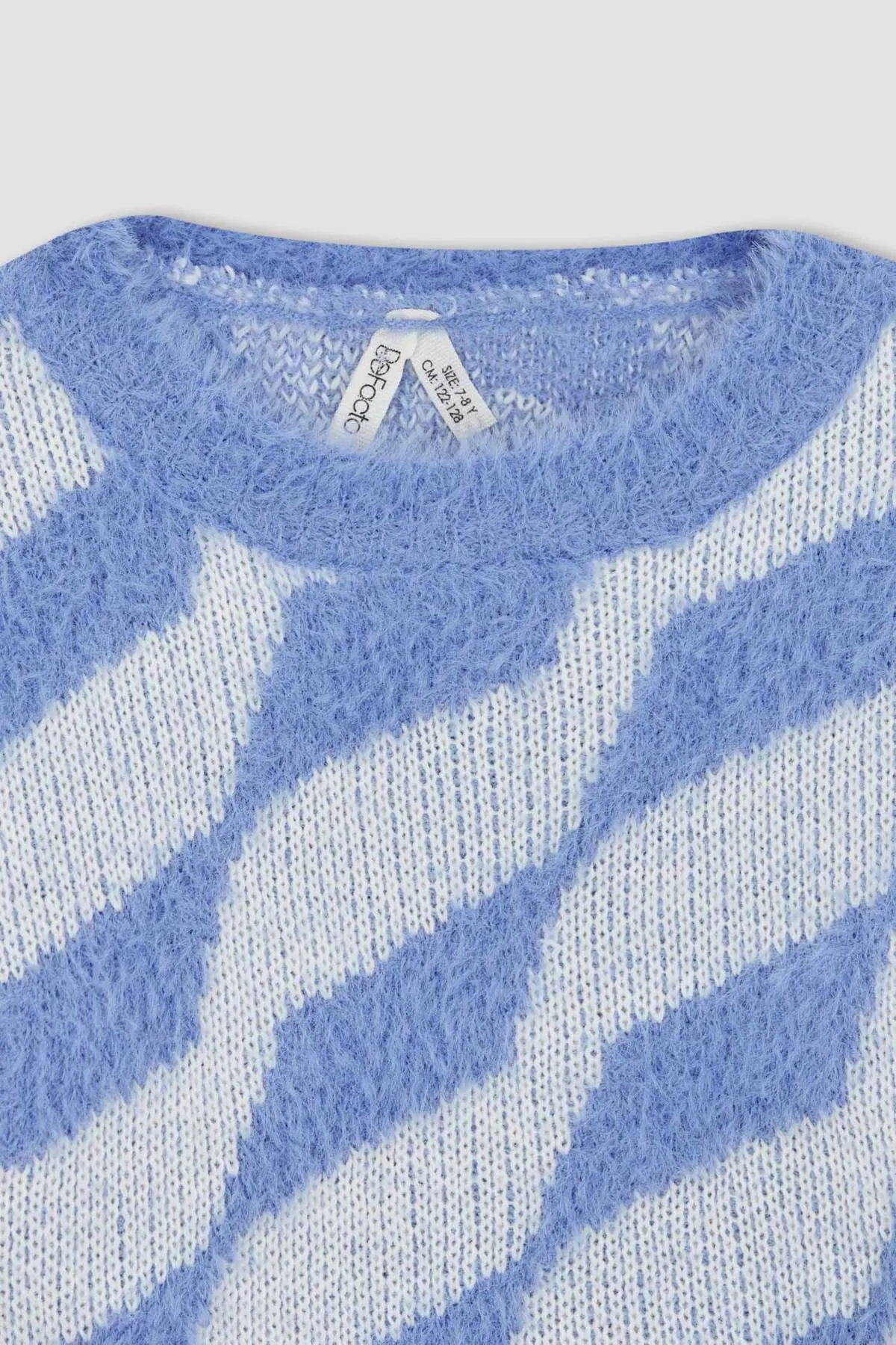 DeFacto  Strickpullover für Mädchen mit normaler Passform und Rundhalsausschnitt
