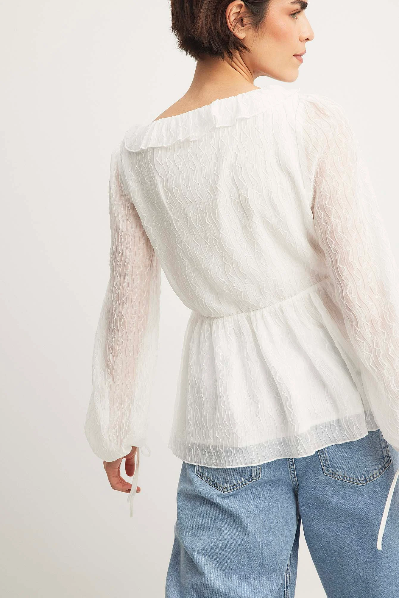 Chiffonbluse mit V-Ausschnitt und Rüschendetail