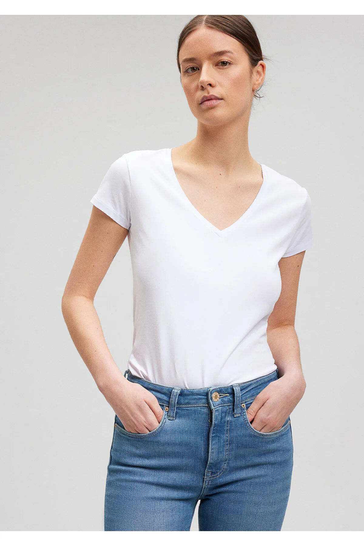 Mavi  Weißes Stretch-T-Shirt mit V-Ausschnitt - Taillierter Schnitt162769-620