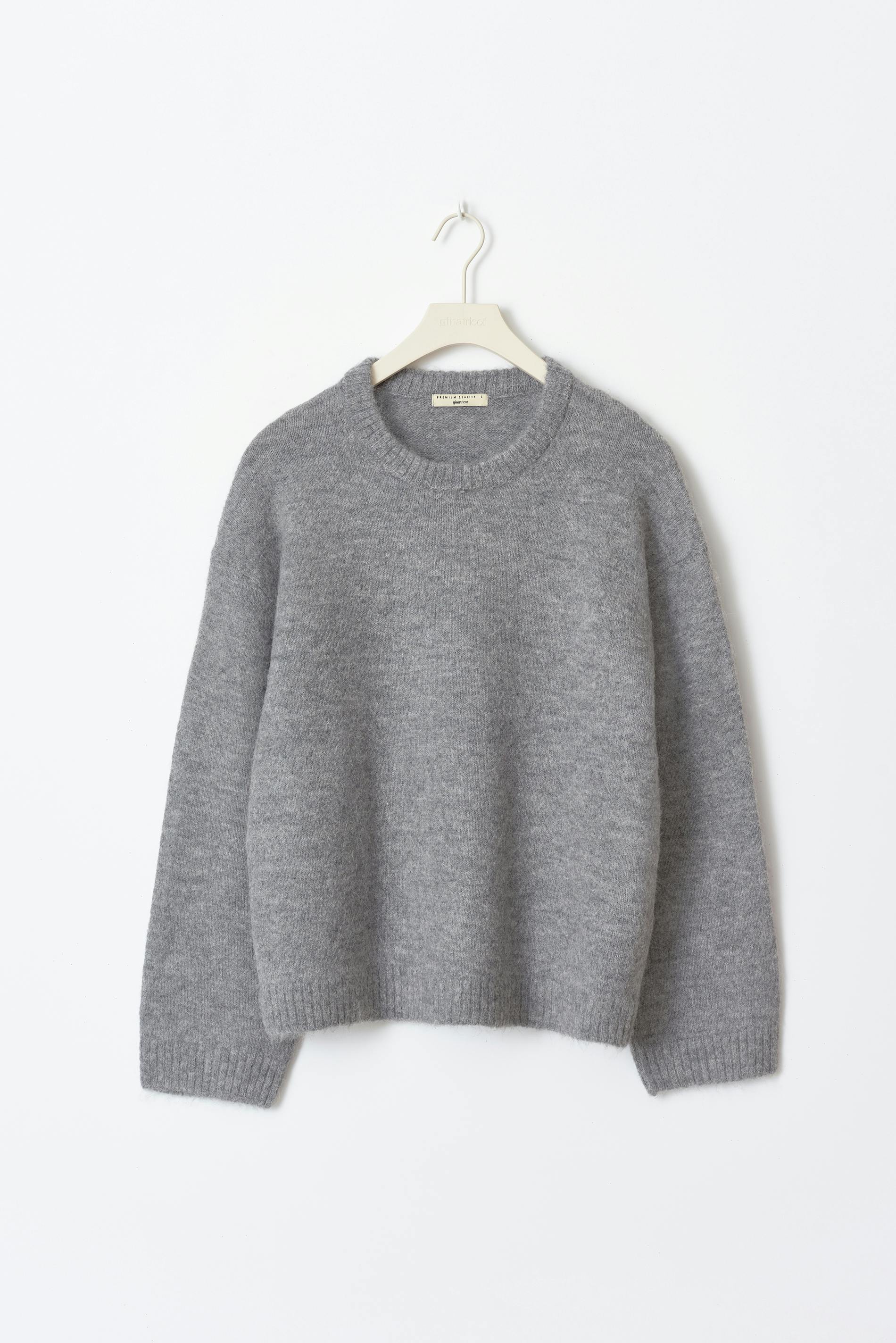 Crew neck knitted sweater