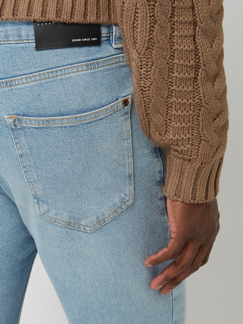 Straight Fit Jeans mit Stretch-Anteil in hellblau