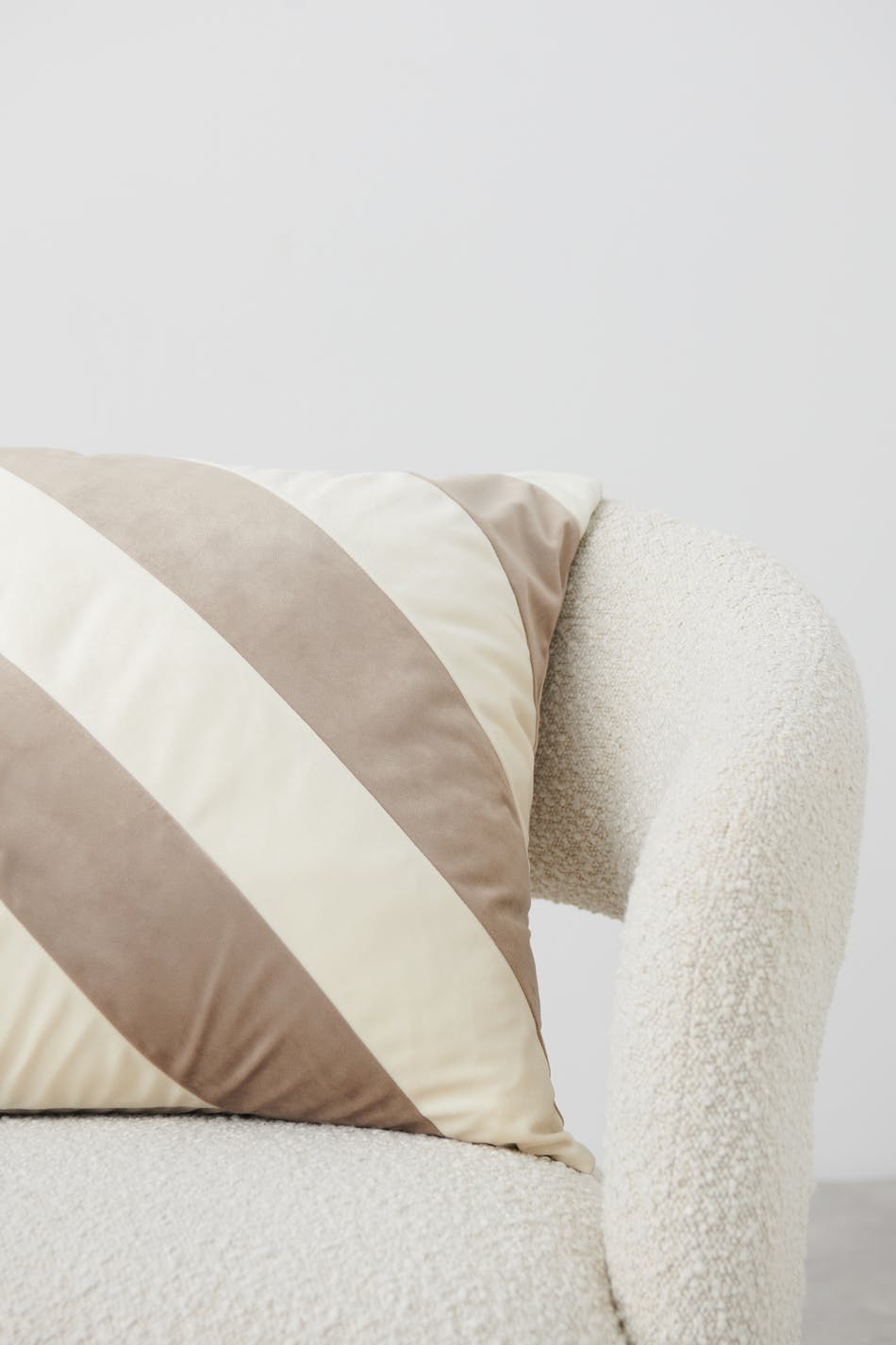 Diagonal cushion cover