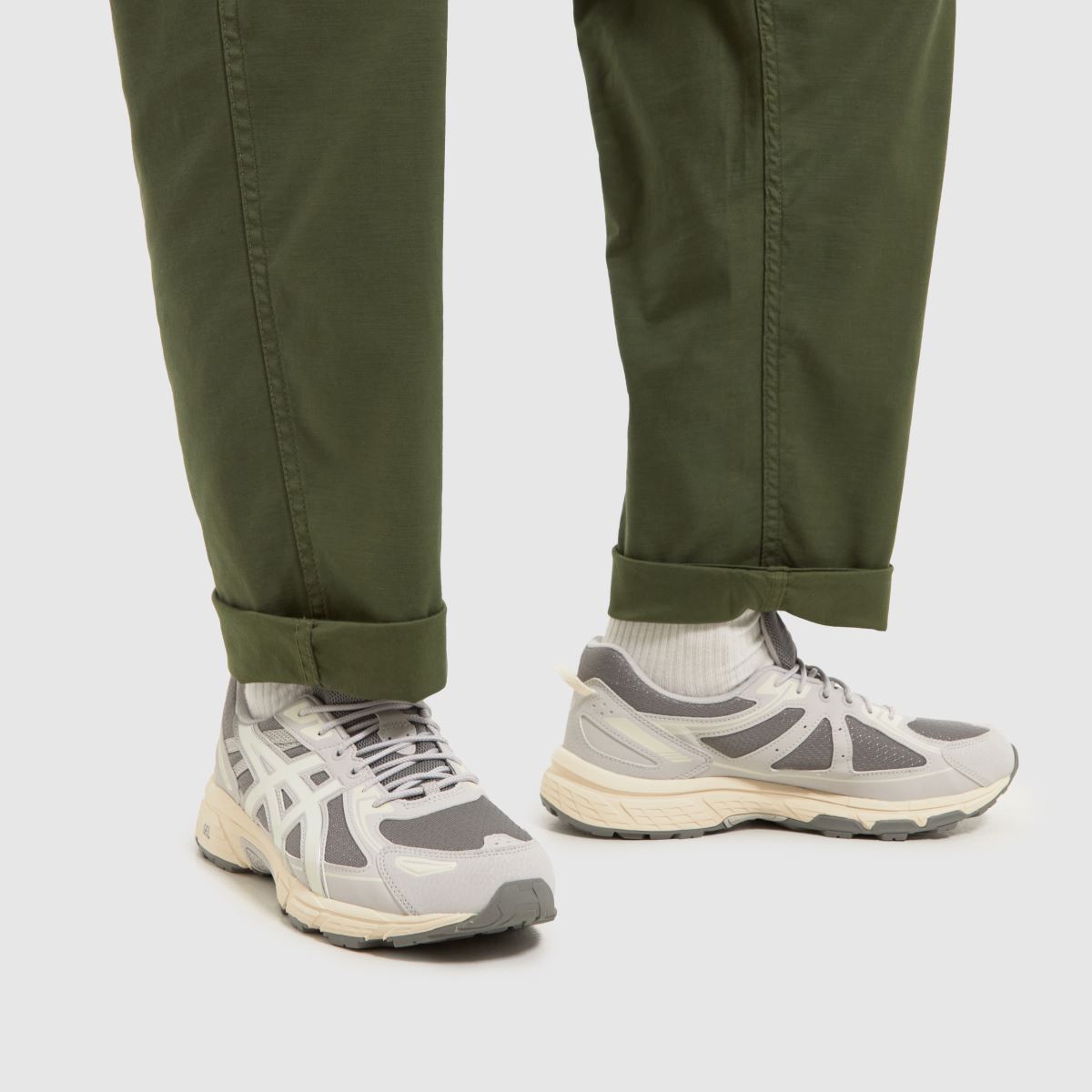 ASICS gel-venture 6 träningsskor i vitt och grått