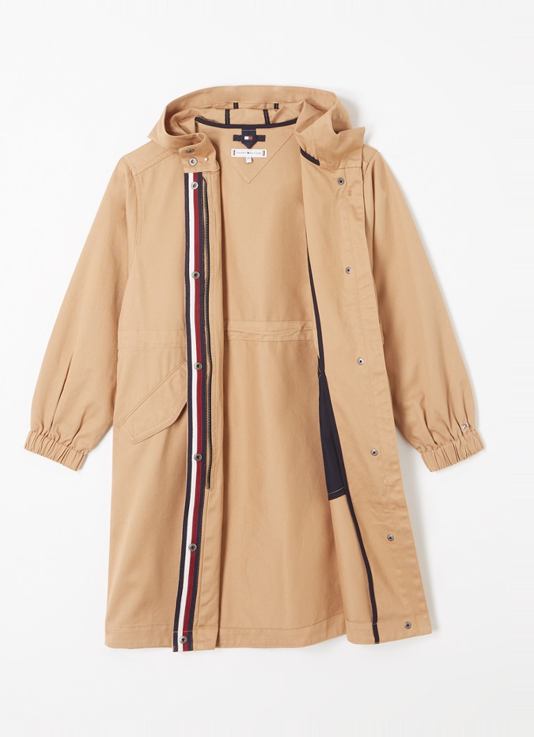 Parka Tommy Hilfiger cu glugă și șnur reglabil.
