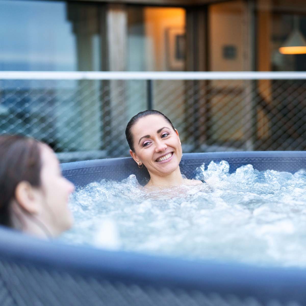 mSpa Whirlpool BRAST aufblasbar Naval für 6 Personen Ø173x65cm In- Outdoor Pool, (Isolierende Bodenmatte Timer Heizung Bubble Spa Wellness Massage, 138 Massagedüsen inkl. aufblasbare Thermoabdeckung)