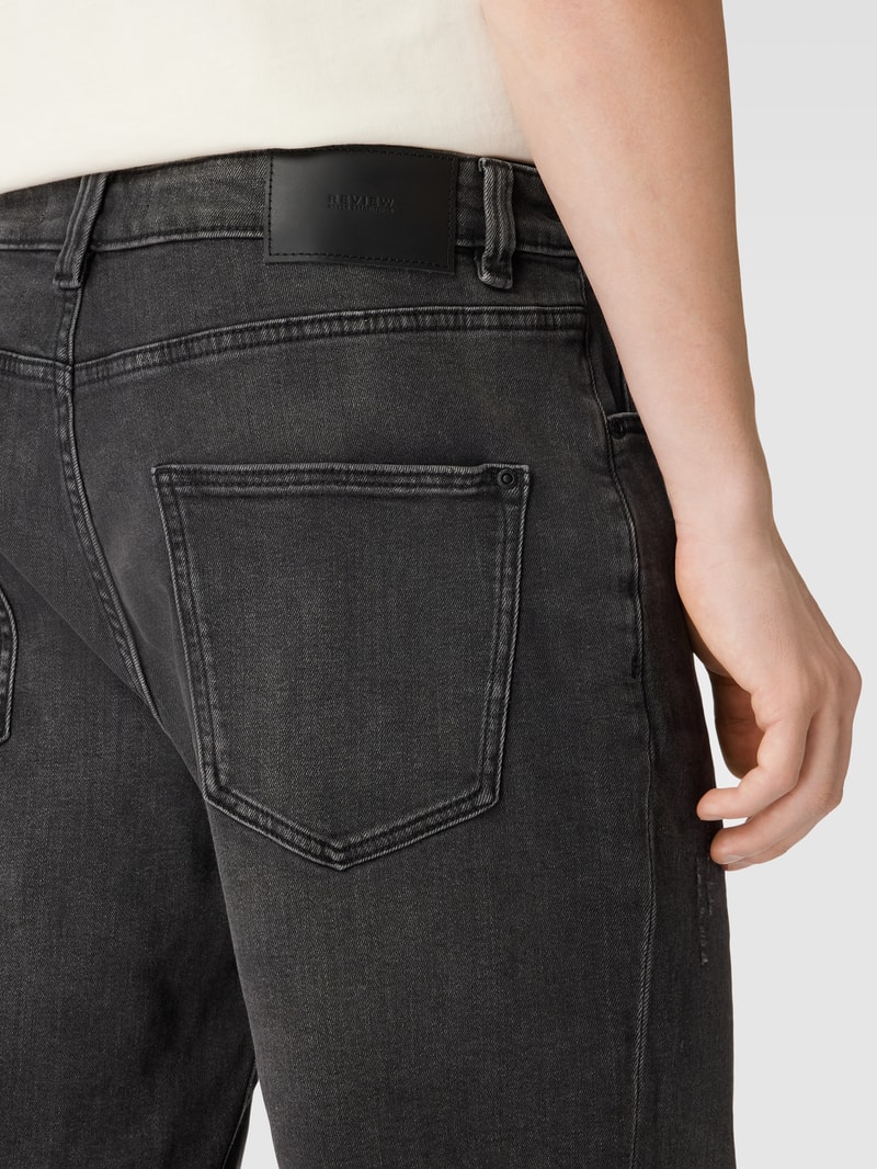 Jeansshorts mit Label-Patch in graphit