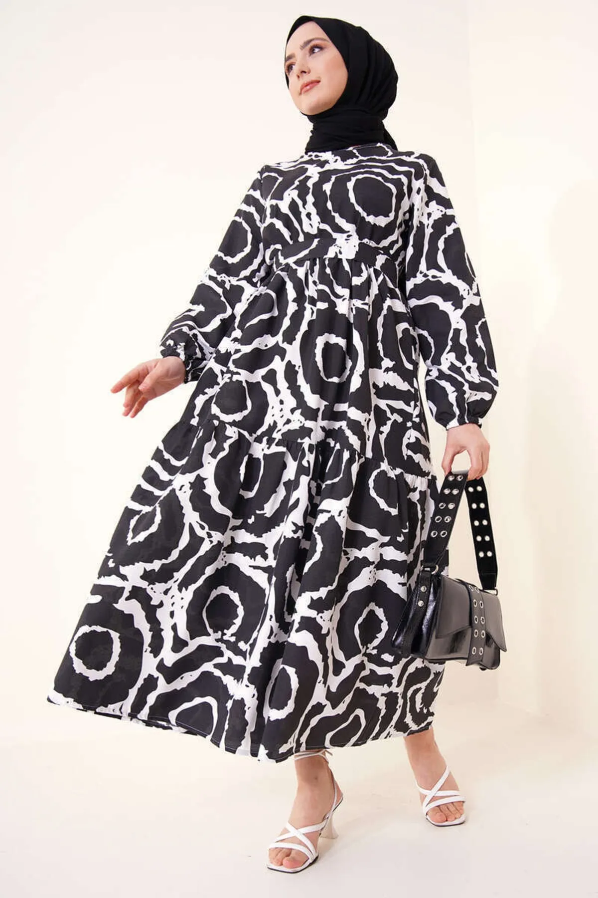 benguen  447 Gemustertes Hijab-Kleid Schwarz