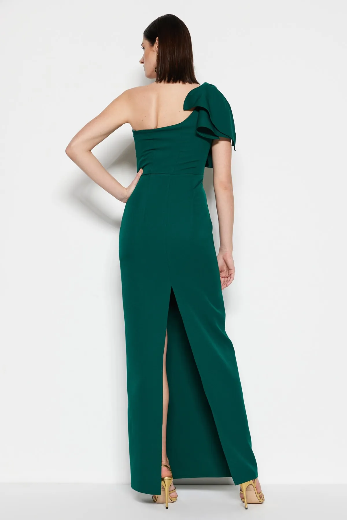 Trendyol Collection  Smaragdgrünes langes Abendkleid mit Taillenöffnung/Skater-Muster TPRSS23AE00095