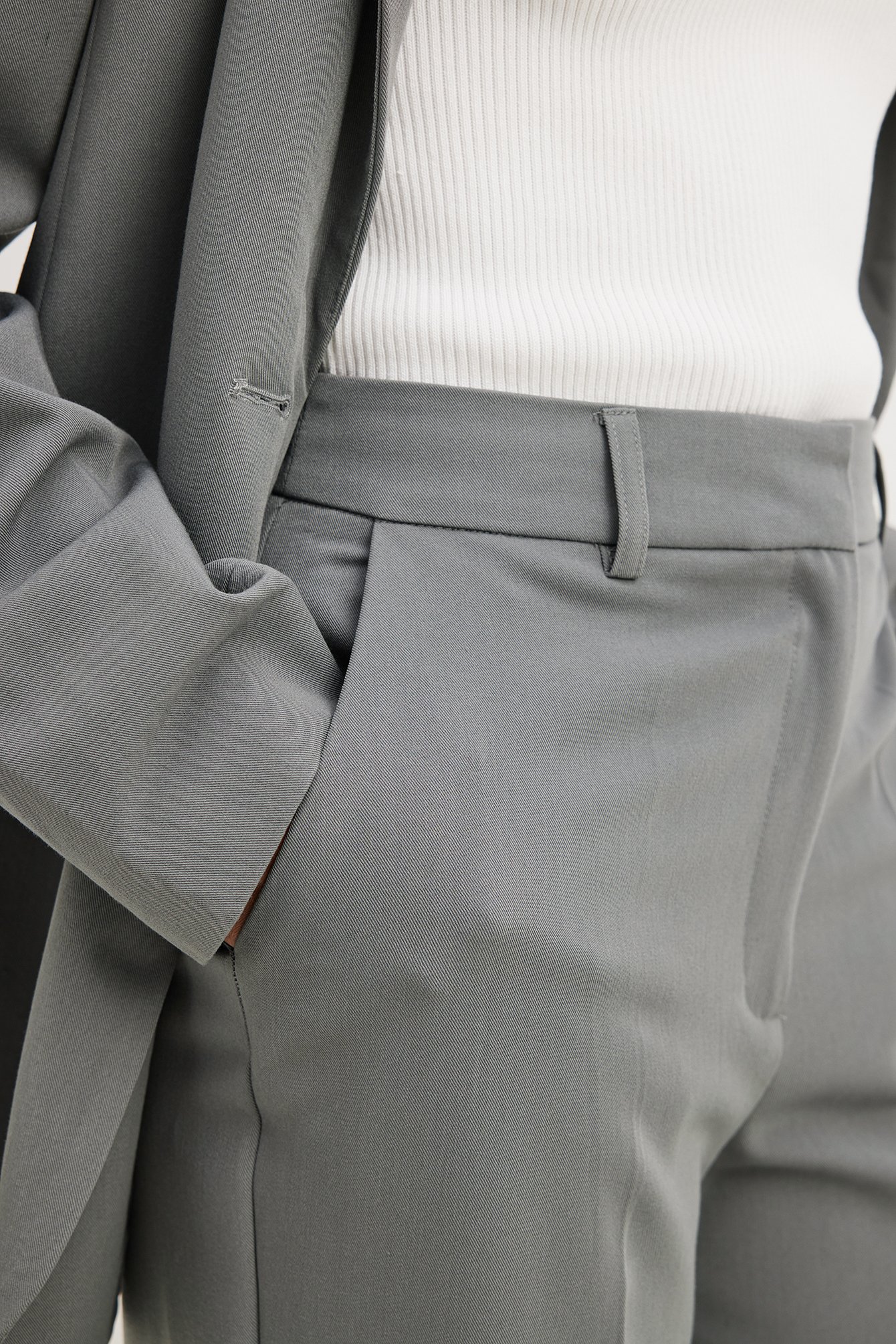 Gerade cropped Anzughose mit hoher Taille