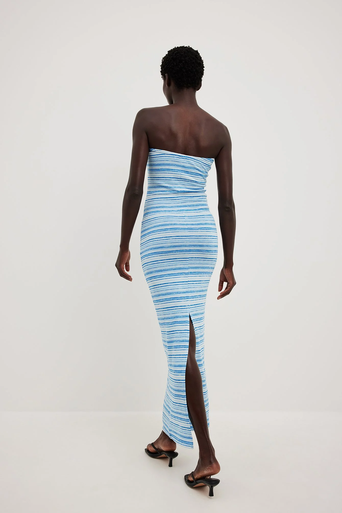 Gestreiftes Bandeau-Midikleid