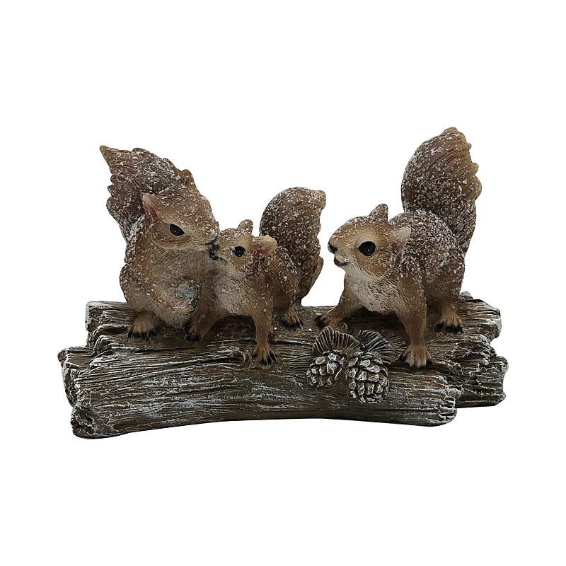 Home Ekornfamilie på stubbe 20x8,5x11 cm