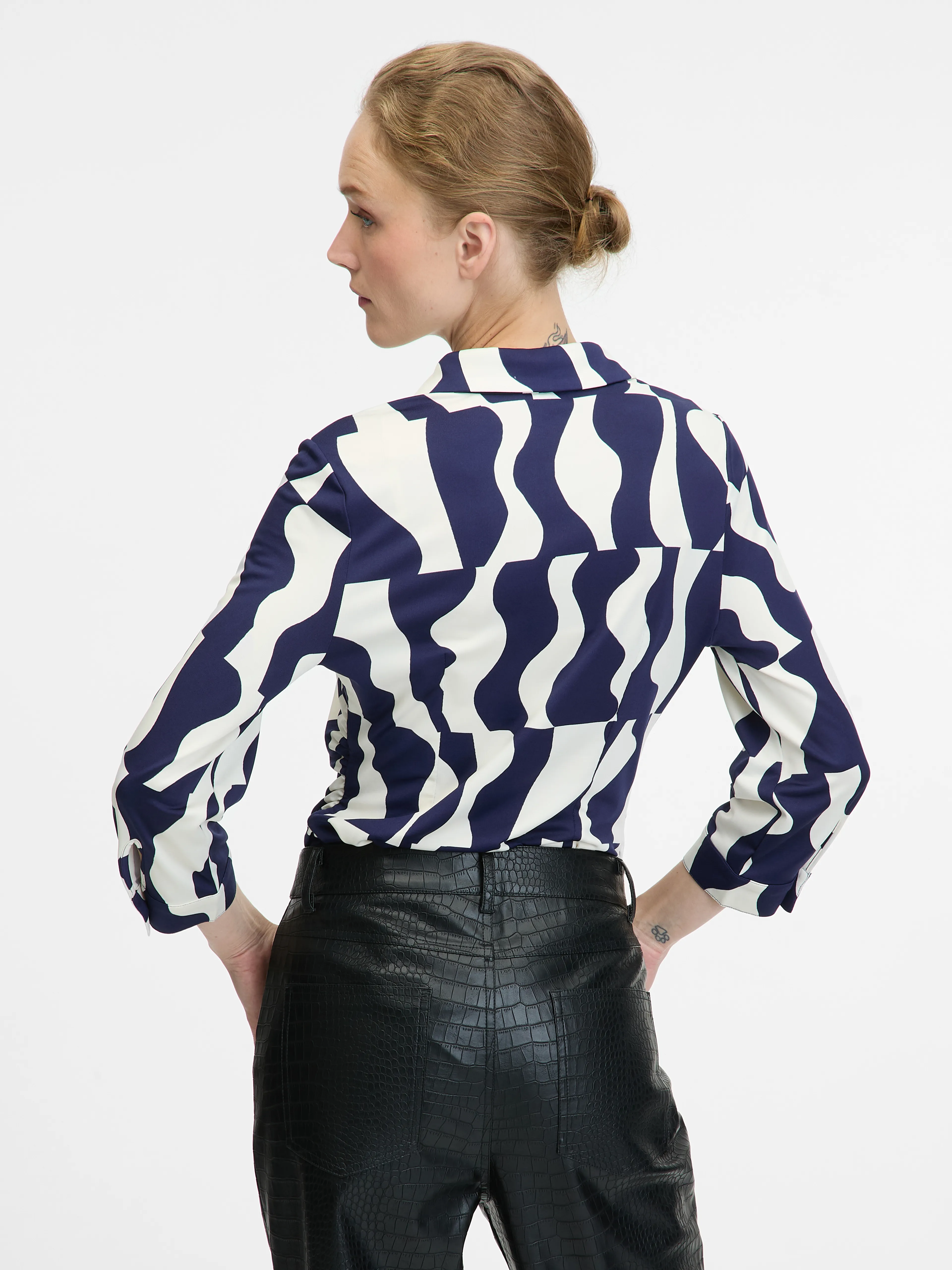 Dunkelblaue Damenbluse mit Kragen ORSAY