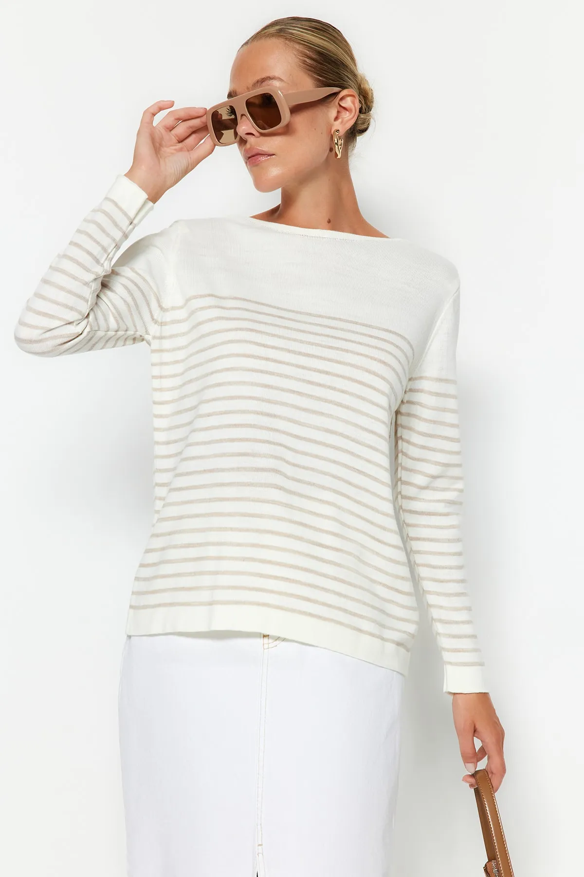 Trendyol Collection  Ecrufarbener Basic-Strickpullover mit Streifen TWOAW23KZ01846