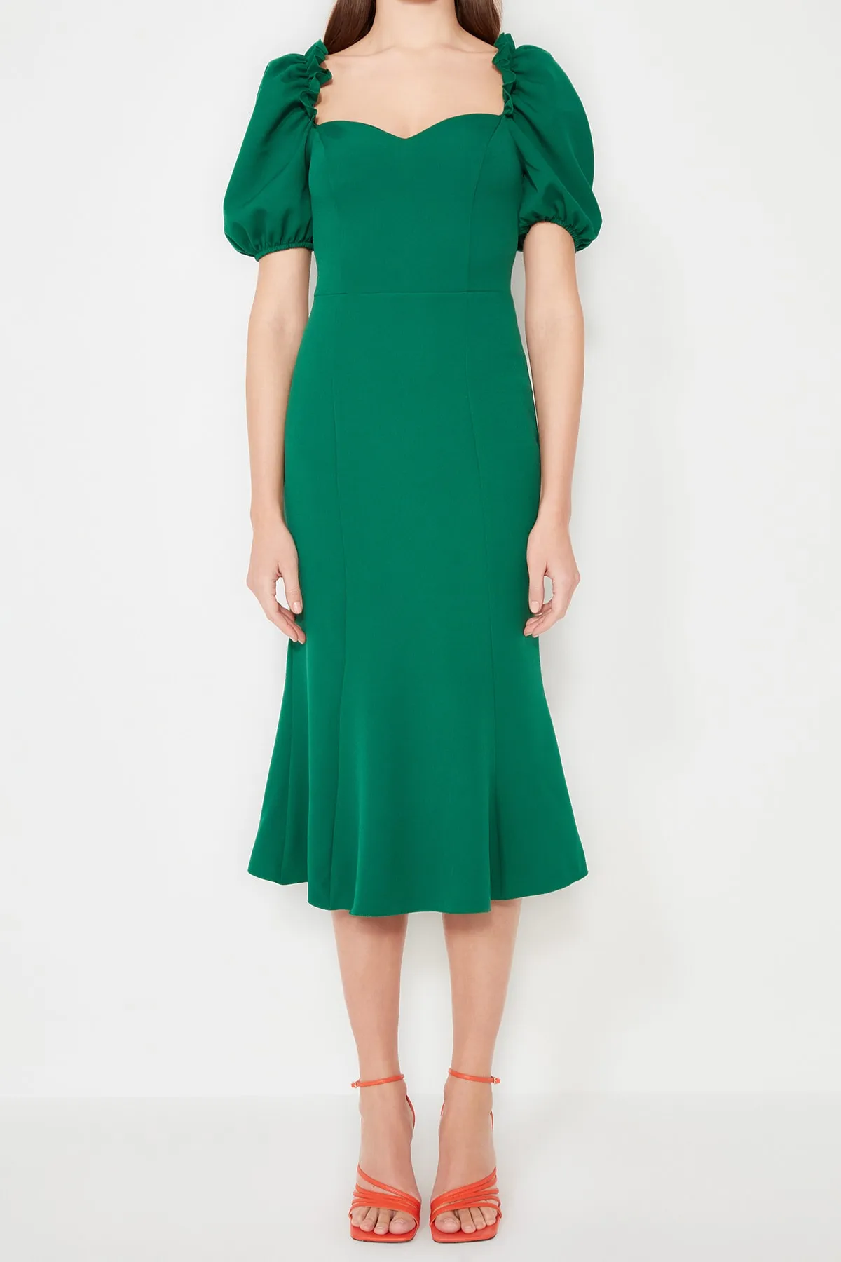 Trendyol Collection  Smaragdgrünes, gefüttertes, gewebtes Abendkleid TPRSS21EL0053