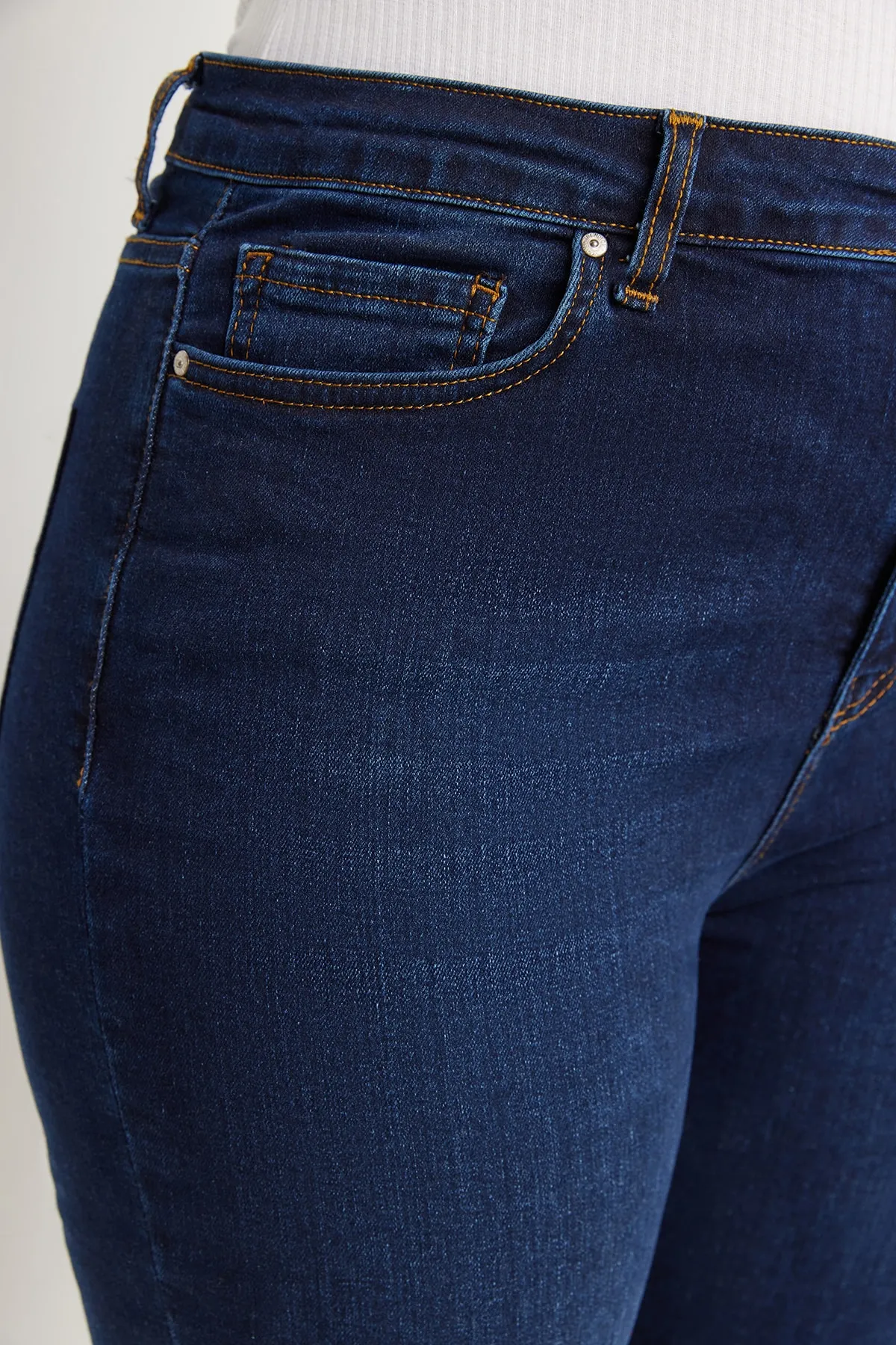 Trendyol Curve  Dunkelblaue, dehnbare Skinny-Jeans mit hoher Taille TBBAW23JE00000