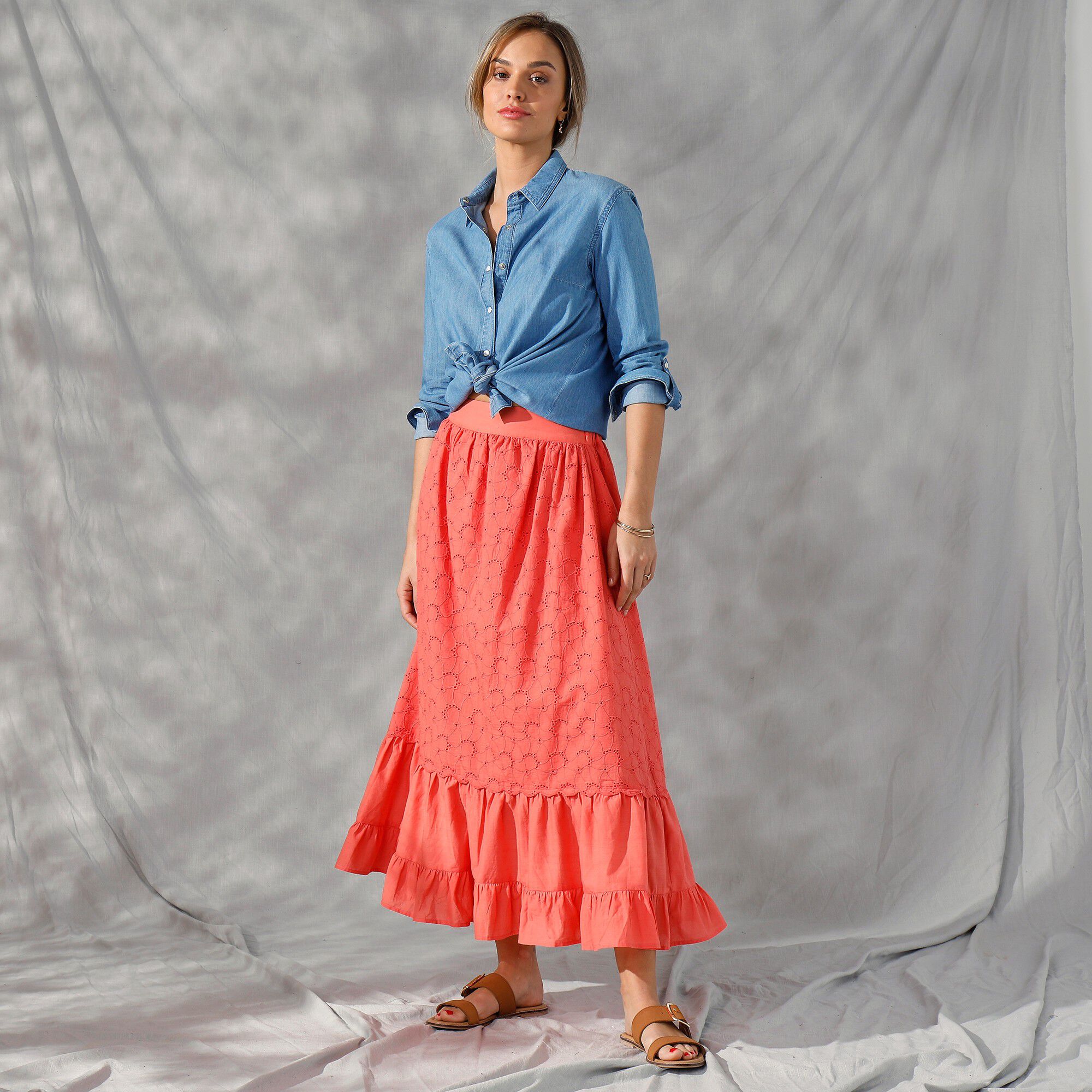Jupe longue volantée en broderie anglaise