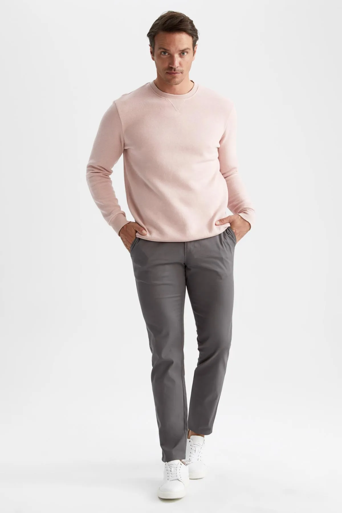 DeFacto  Basic-Sweatshirt aus Baumwolle mit normaler Passform und Rundhalsausschnitt