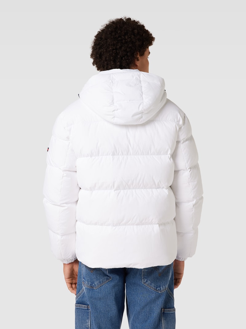 Daunenjacke mit Logo-Stitching Modell 'ESSENTIAL' in weiß