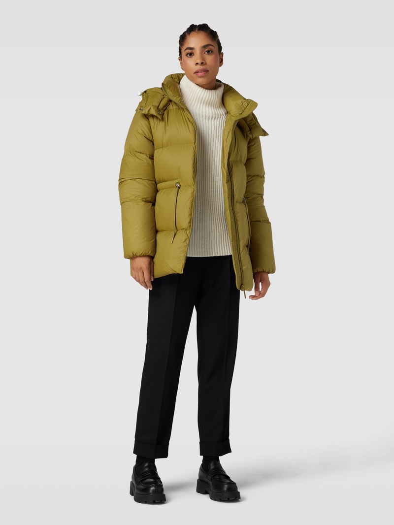 Steppjacke mit seitlichen Eingrifftaschen in olivgrün