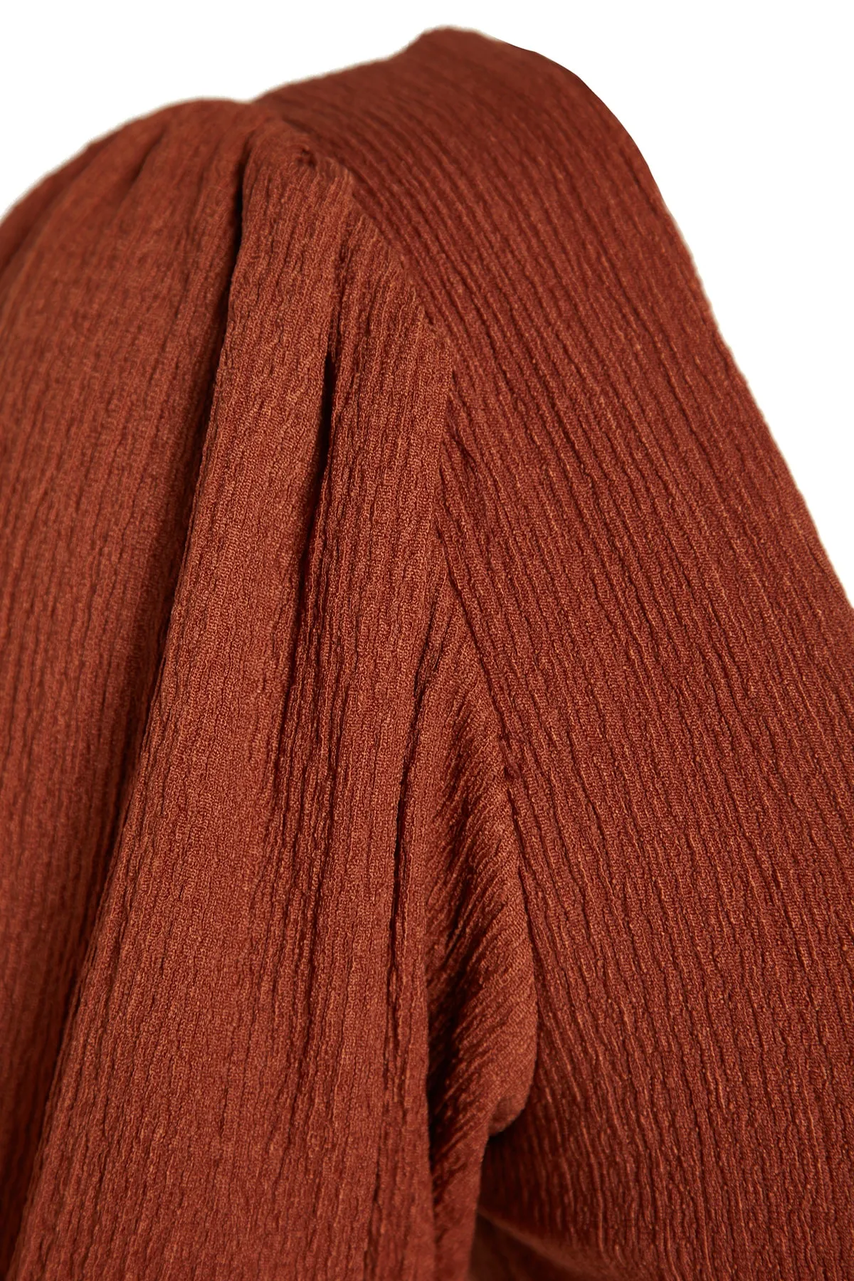 Trendyol Collection  Zimtfarbenes A-Linien-Strickkleid mit quadratischem Kragen, Ballonärmeln, Schlitz, Wickel-/strukturiertem Midi-Strickkleid TWOSS23EL01533
