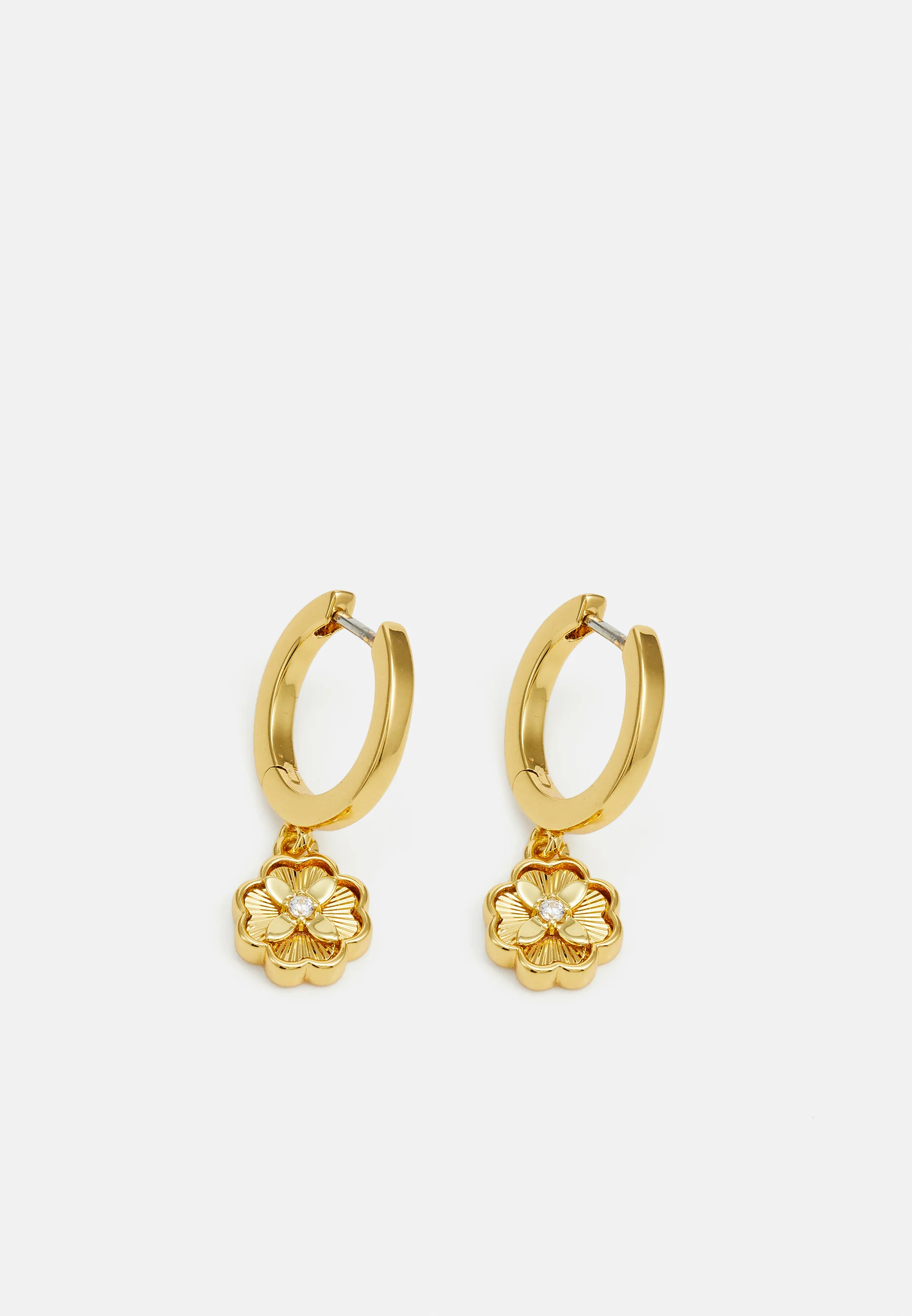 Pendientes Huggies de Kate Spade New York