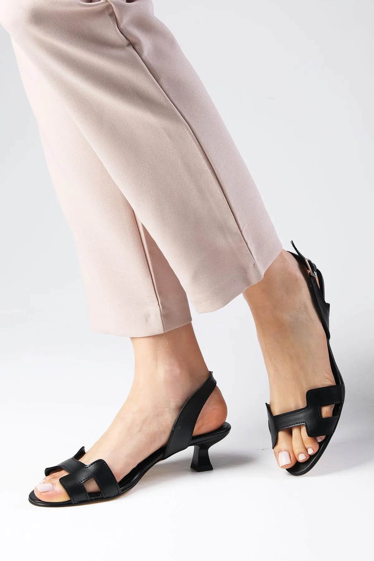 Mio Gusto  Schwarze Damenschuhe mit niedrigem Absatz von Romy