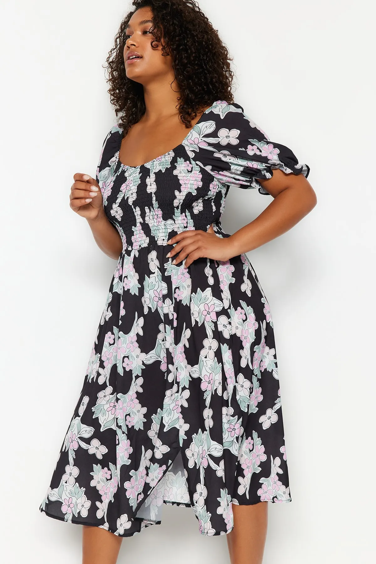 Trendyol Curve  Mehrfarbiges gewebtes Kleid mit Blumenmuster TBBSS23AH00213