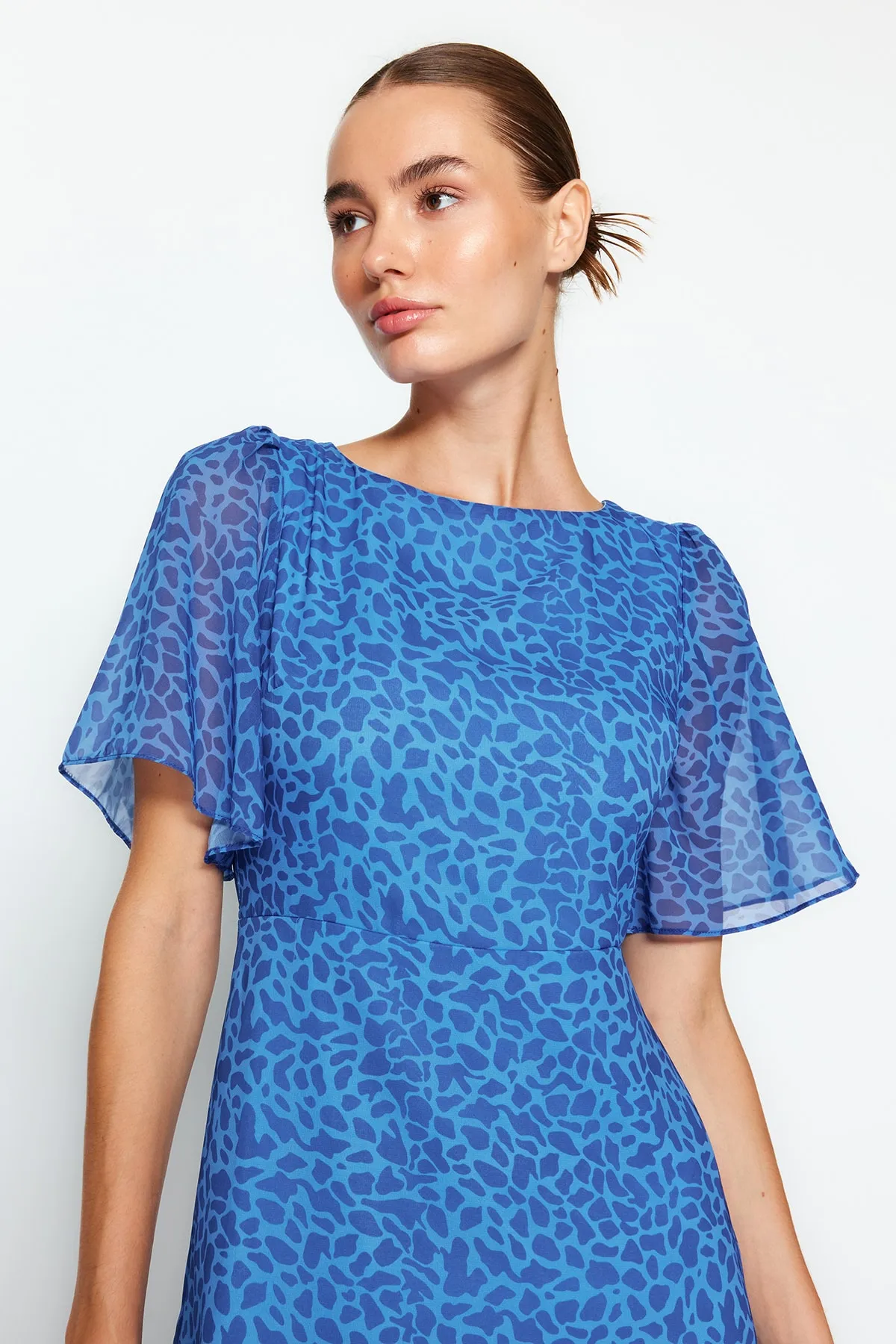 Trendyol Collection  Marineblaues Chiffon-Midikleid in A-Linie/Glockenform mit Engelsärmeln, gefüttert TWOSS23EL01372