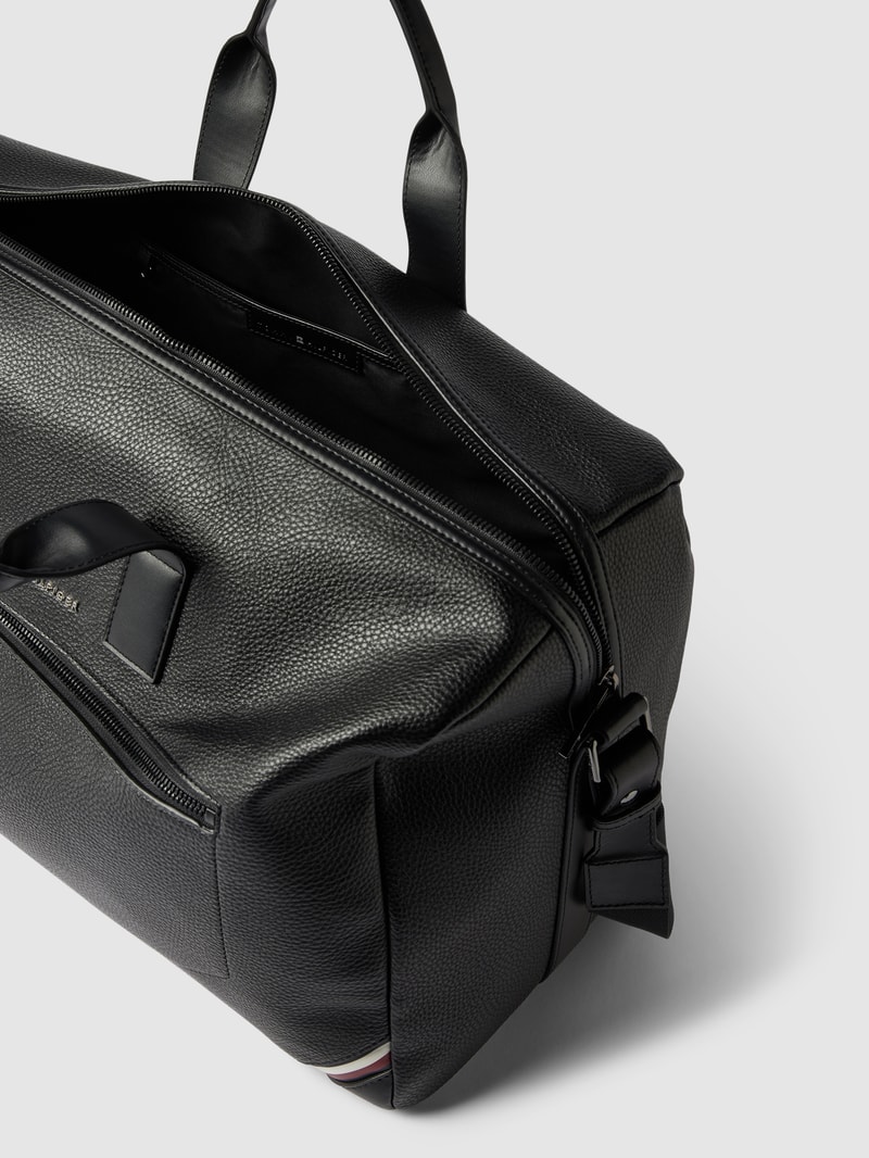 Weekender mit Label-Detail in schwarz