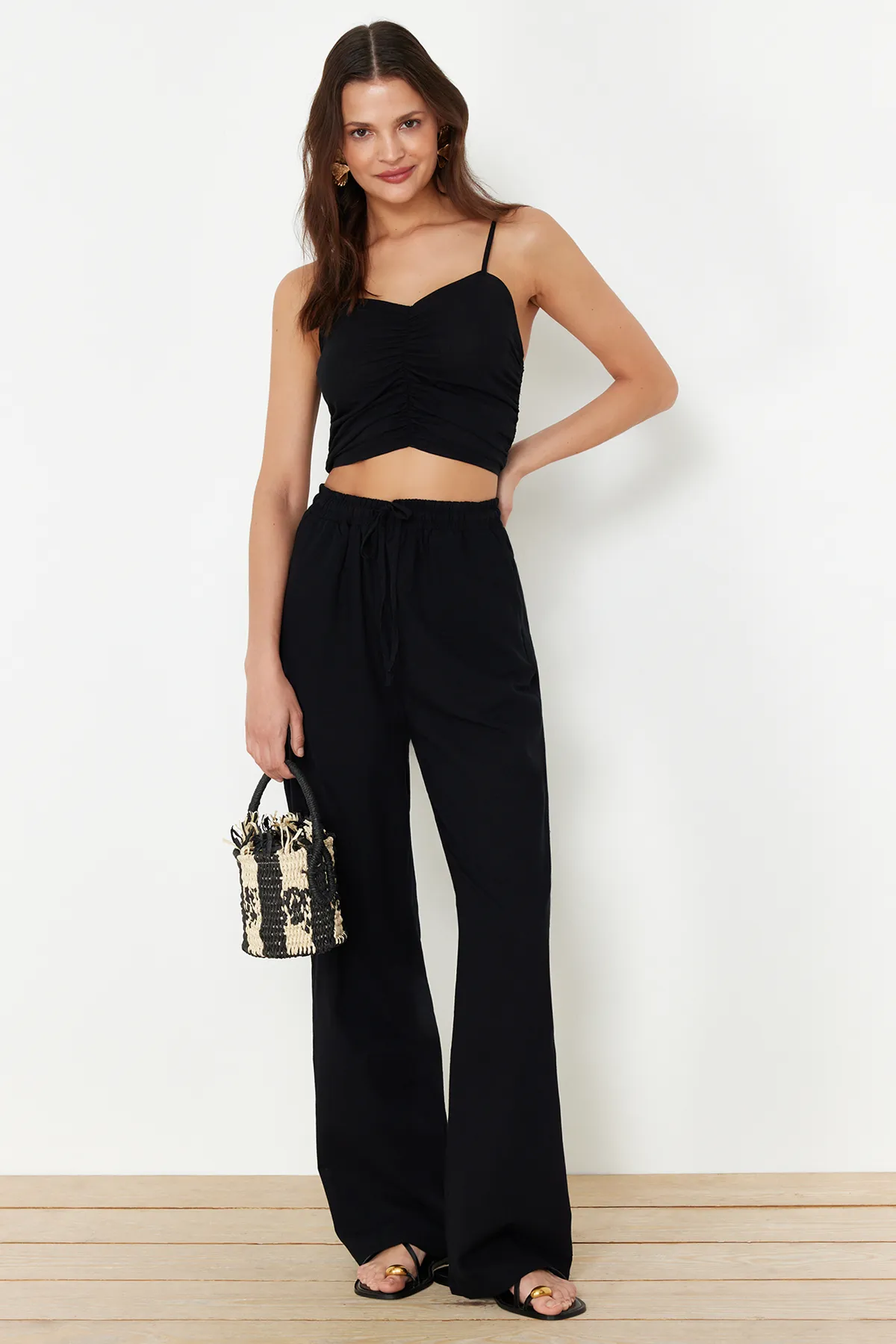 Trendyol Collection  Schwarzes gewebtes Blusen-Hosen-Set TBESS24AU00076