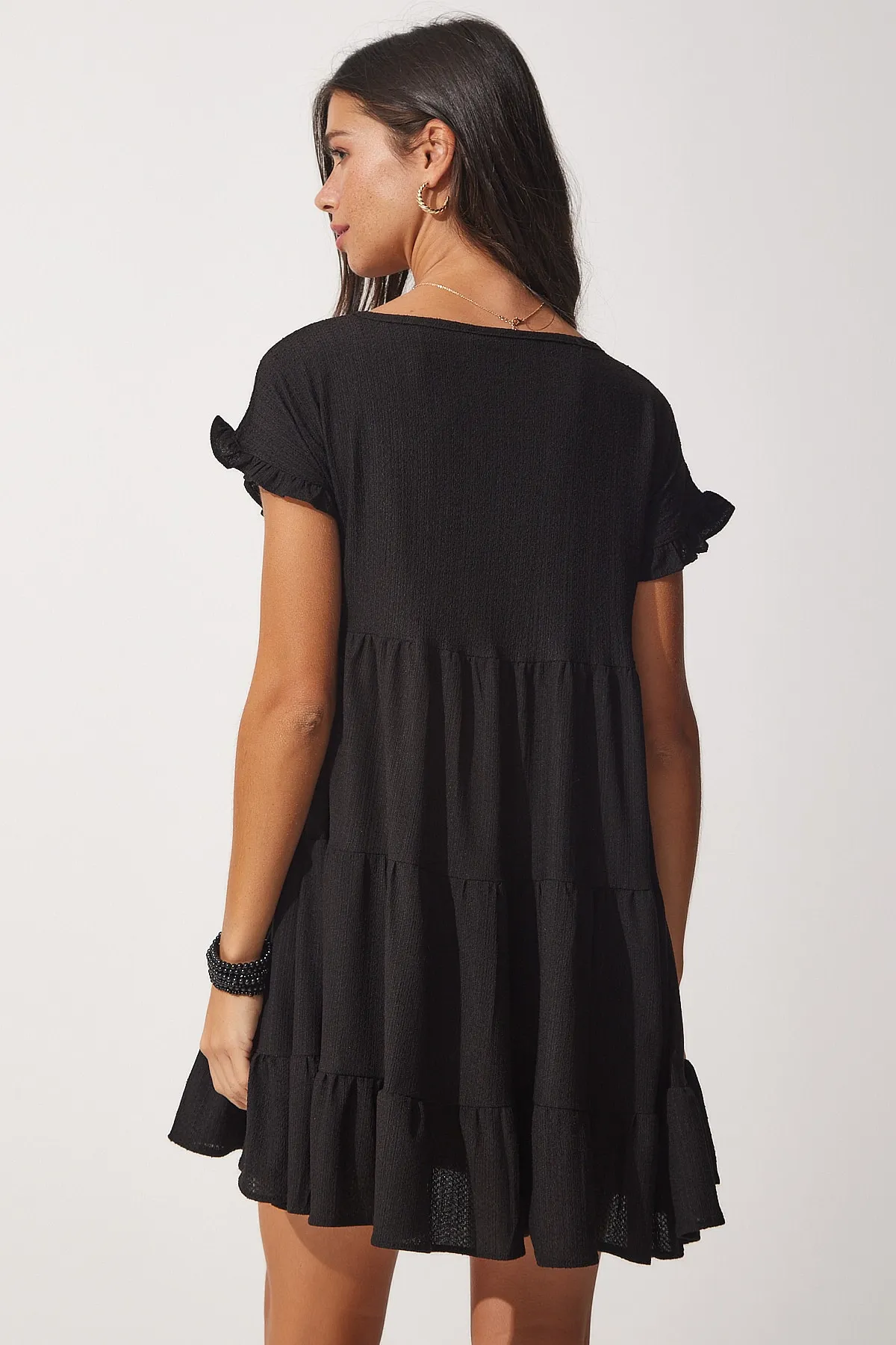 Happiness İstanbul  Schwarzes, ausgestelltes Sommer-Strickkleid mit V-Ausschnitt und Volants für Damen DZ00079