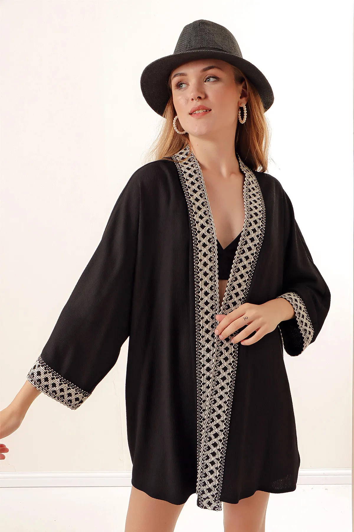 Bigdart  5866 Bestickter Strickkimono – Schwarz