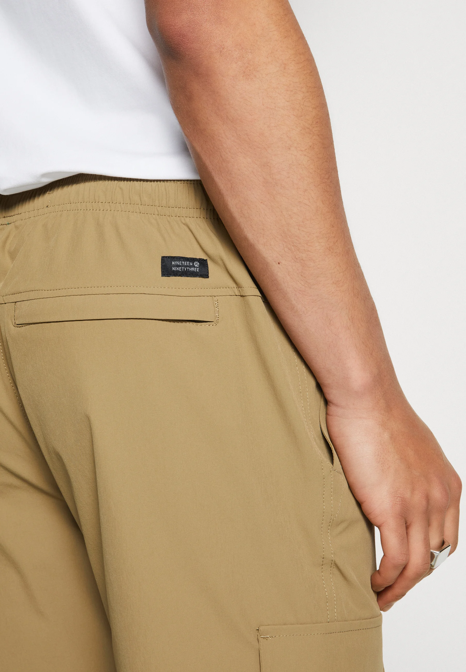 Pantalones cargo INDICODE JEANS
