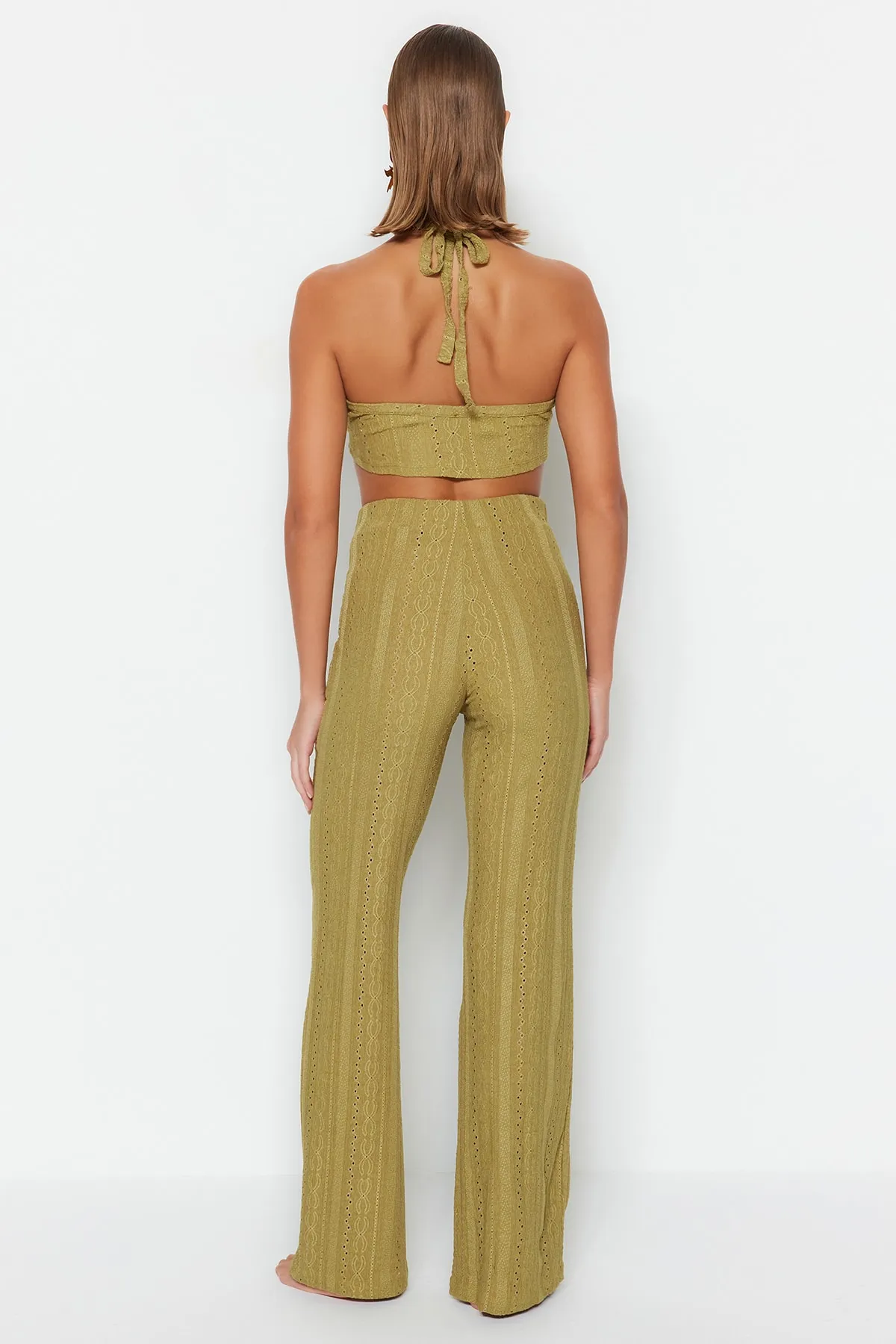 Trendyol Collection  Set aus gestrickter Spitzenbluse und Hose in Khaki TBESS23AU00038
