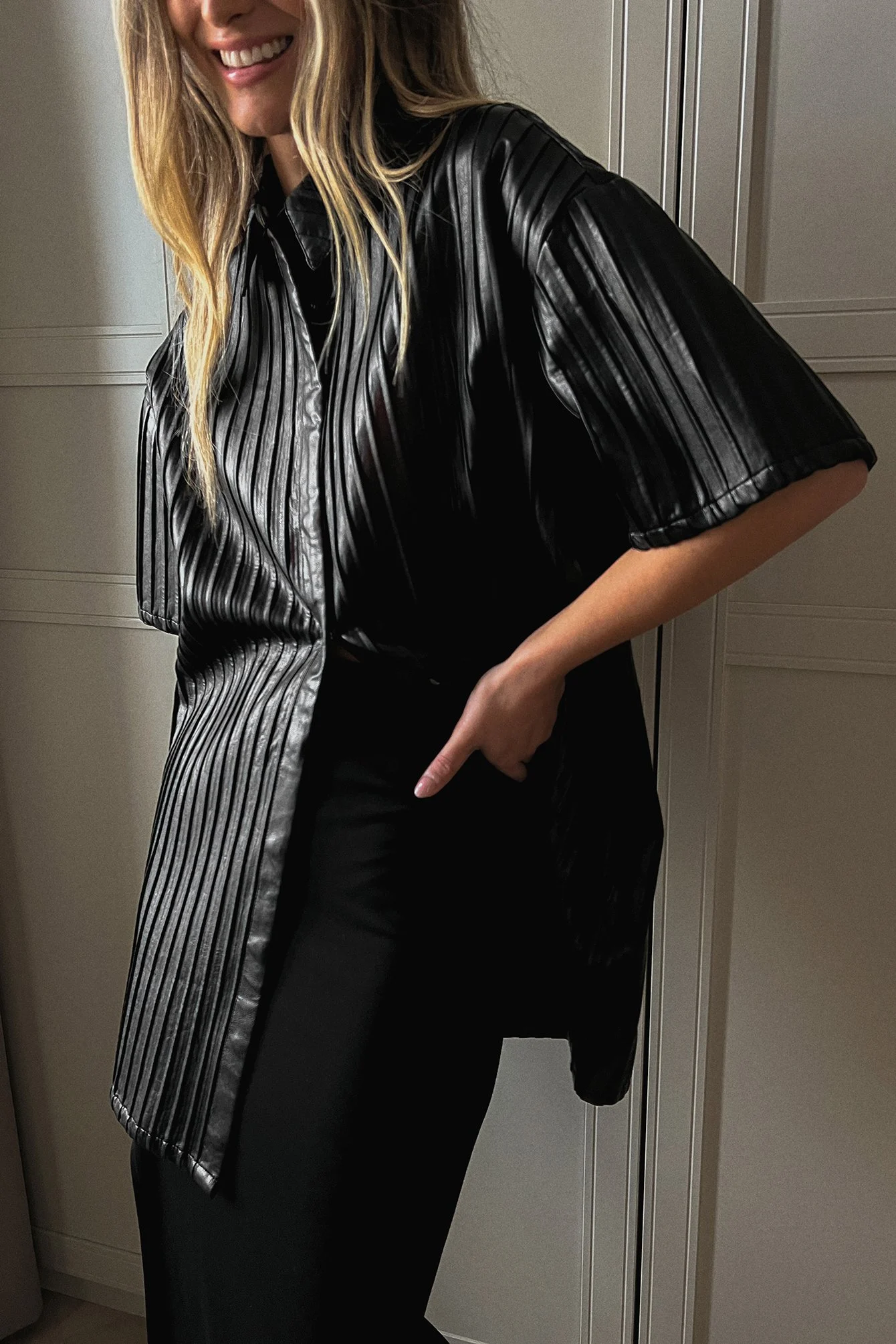 Plissiertes PU-Minikleid