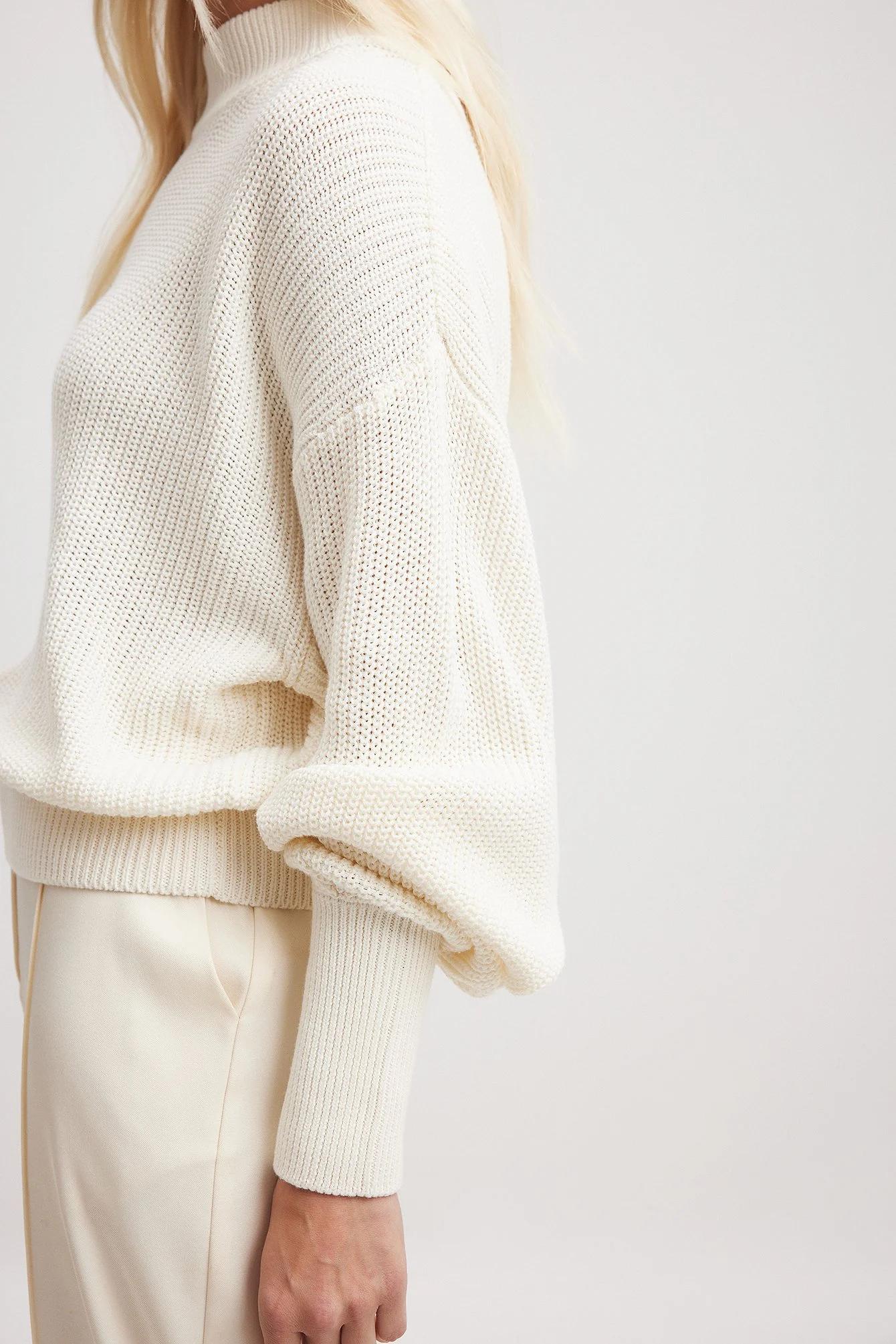 Strickpulli mit weiten Ärmeln