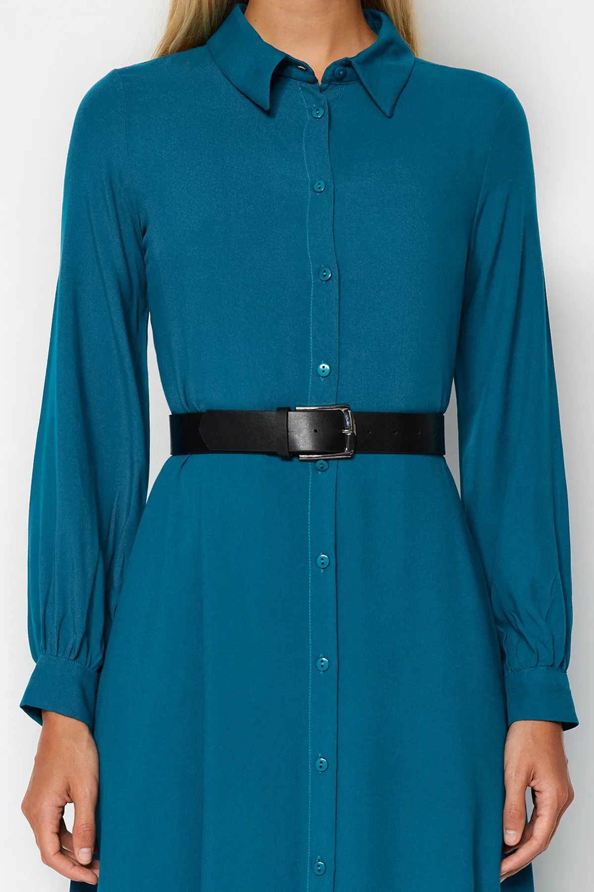 Trendyol Collection  Gewebtes Kleid aus Ölgewebe TWOAW21EL1428