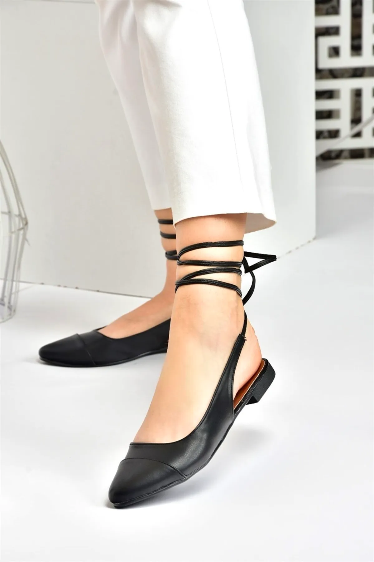 Fox Shoes  Schwarze Ballerina für Damen, Ballerina mit Knöchelriemen, M726890209