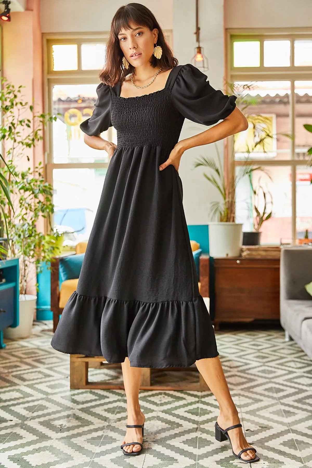 Olalook  Schwarzes Bodrum-Kleid mit quadratischem Gimped-Kragen für Damen ELB-19001557
