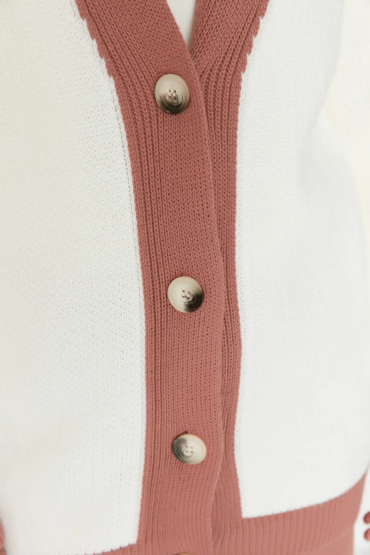 Trendyol Modest  Strickset mit Cardigan und Hose mit Streifendetail von Dried Rose TCTAW22AU0156