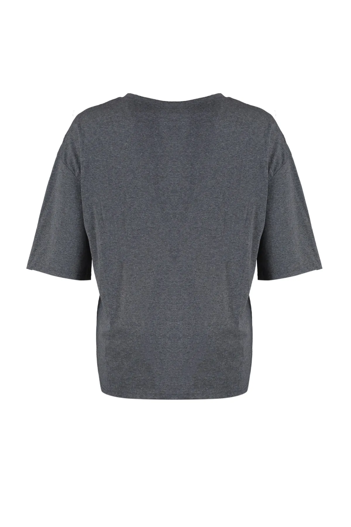 Trendyol Curve  Anthrazitfarbenes, gestricktes, besticktes T-Shirt mit weiter Passform TBBSS22BF00002