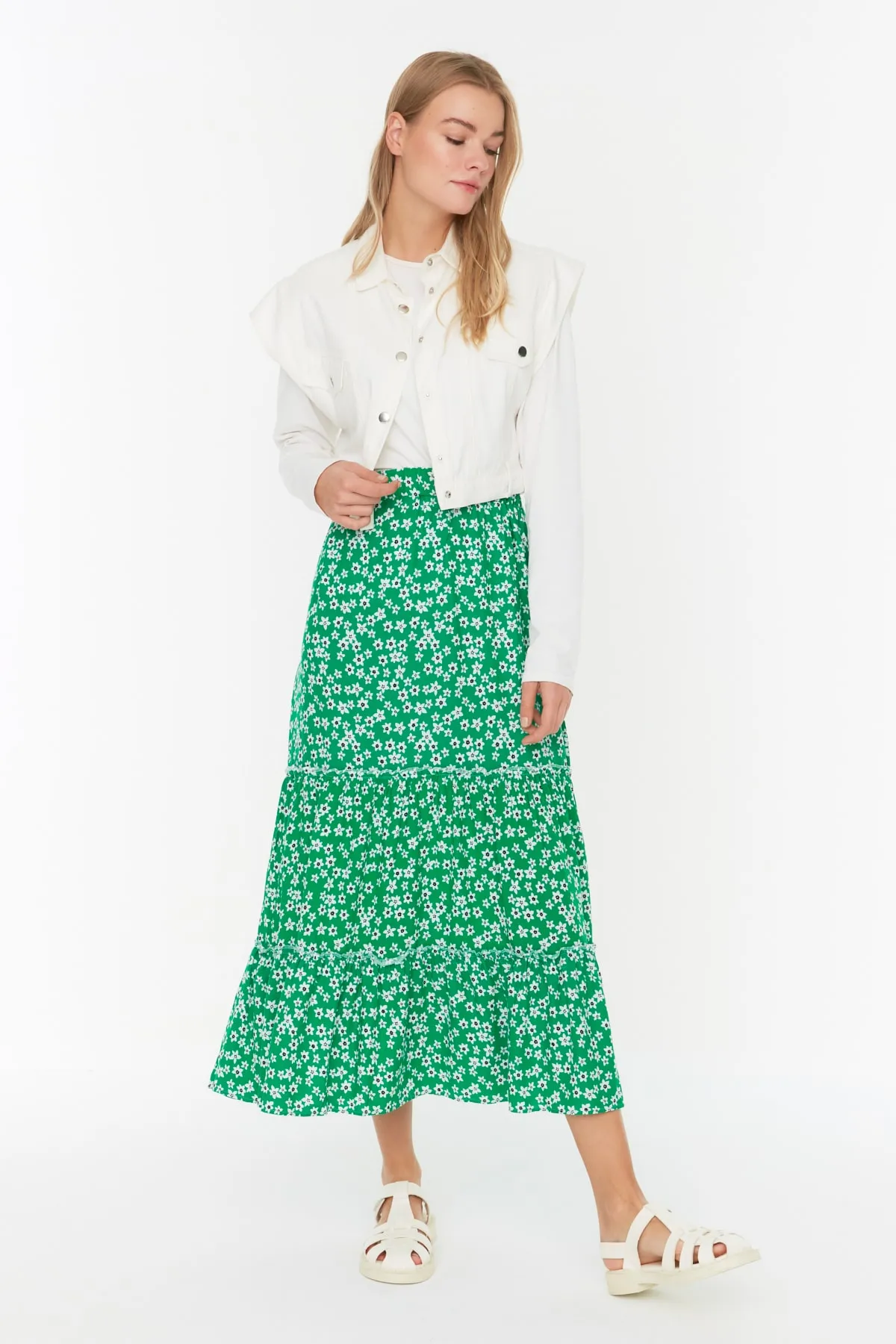 Trendyol Modest  Grüner gewebter Rock mit Blumenmuster TCTSS22EE00000
