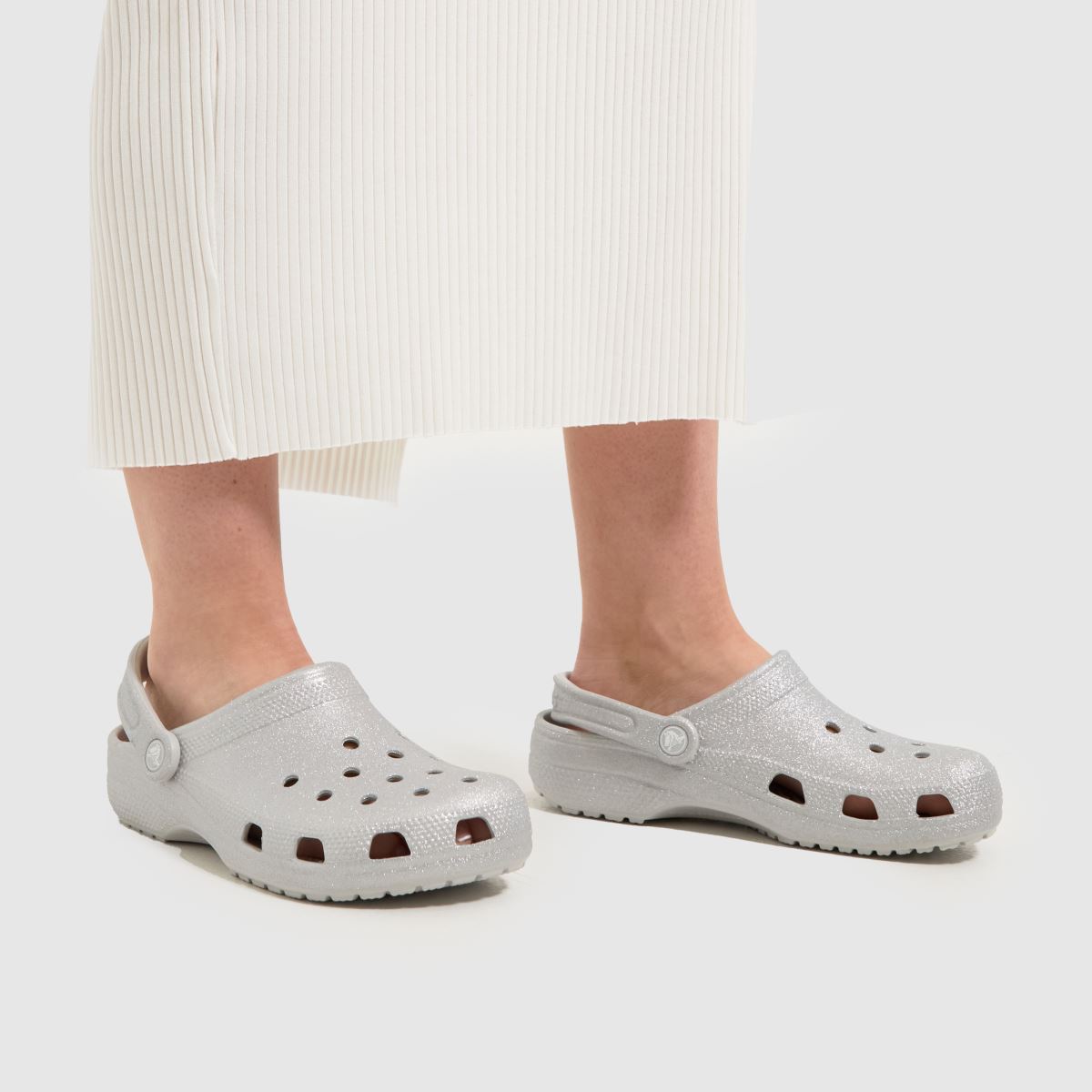 Crocs Classic csillámos klumpa szandál ezüst színben