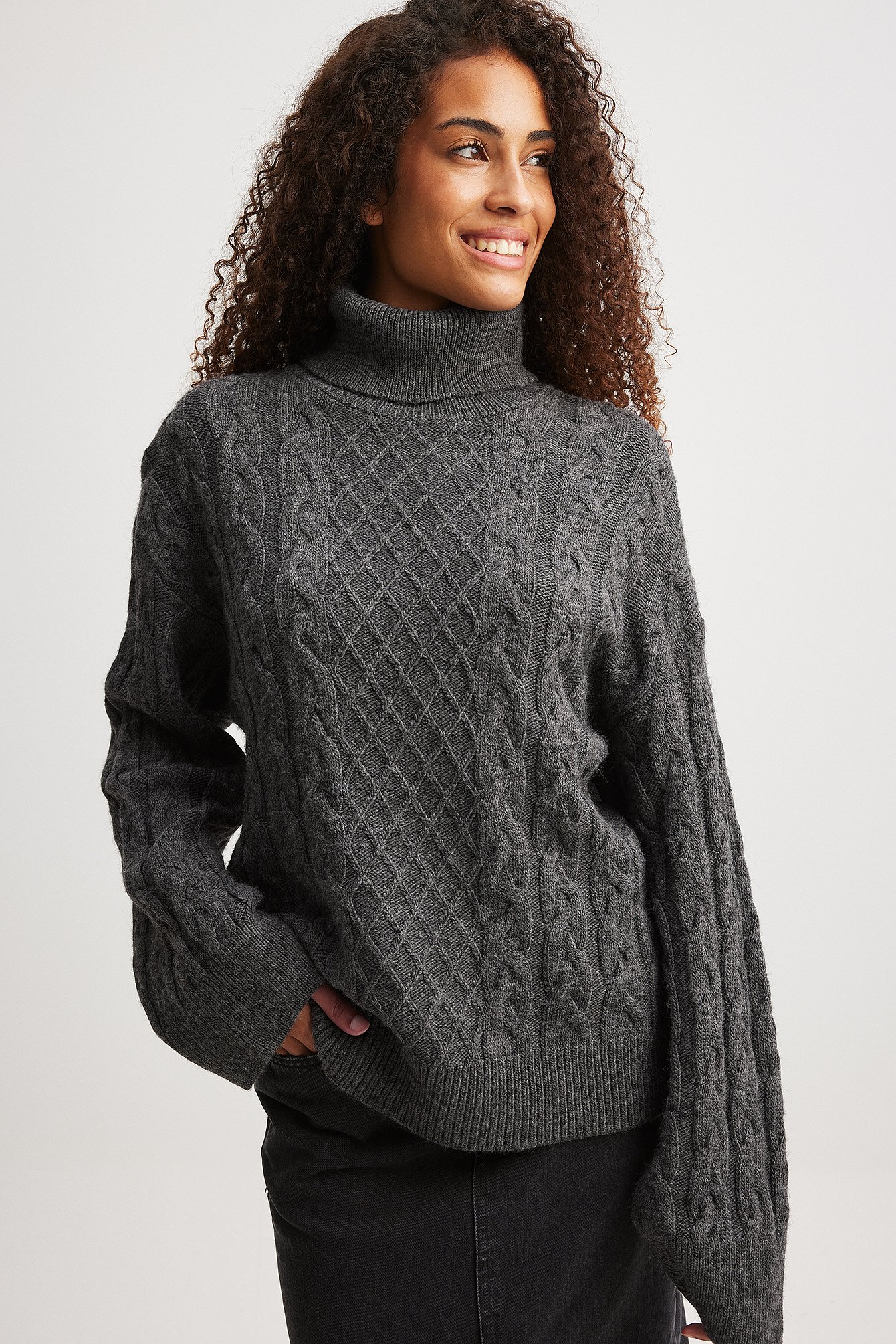 Strickpullover mit Rollkragen und Zopfmuster