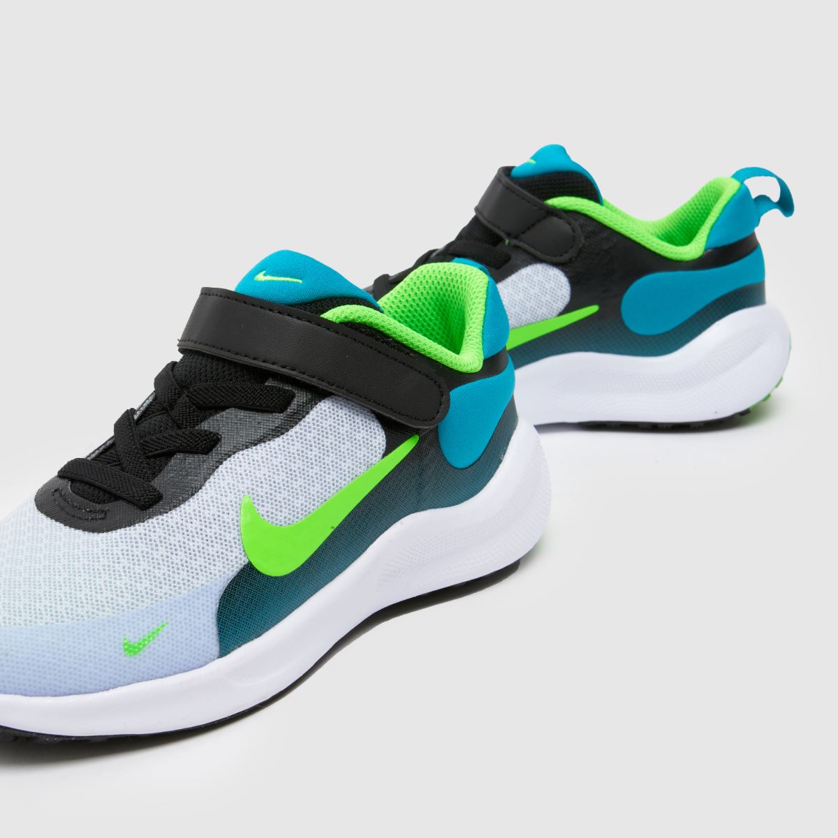 Nike Revolution 7 Pojkar Junior Tränare Svarta och Blå