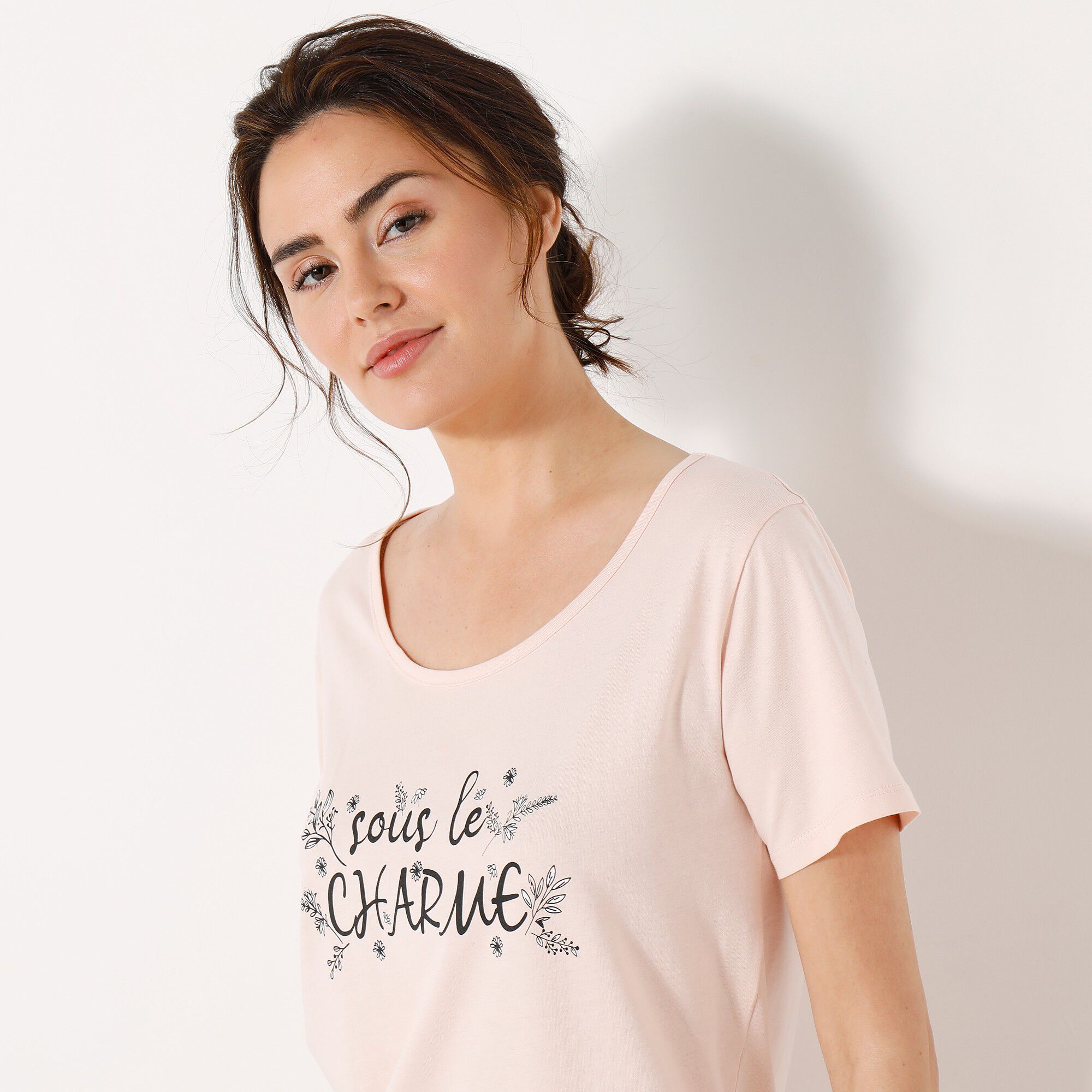 Chemise de nuit longue manches courtes motif «sous le charme »